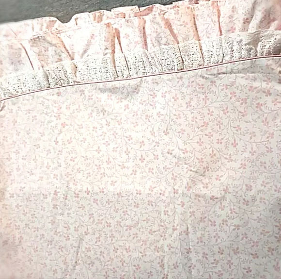 Laura Ashley Pink & White Flowered Queen size Flat sheet - Picture 6 of 6